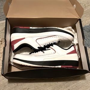 Air Jordan low 2 white varsity red